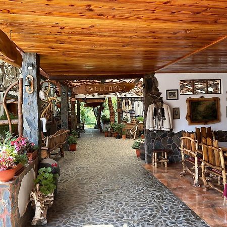 Casa Vlad Hotel Hateg Exterior photo